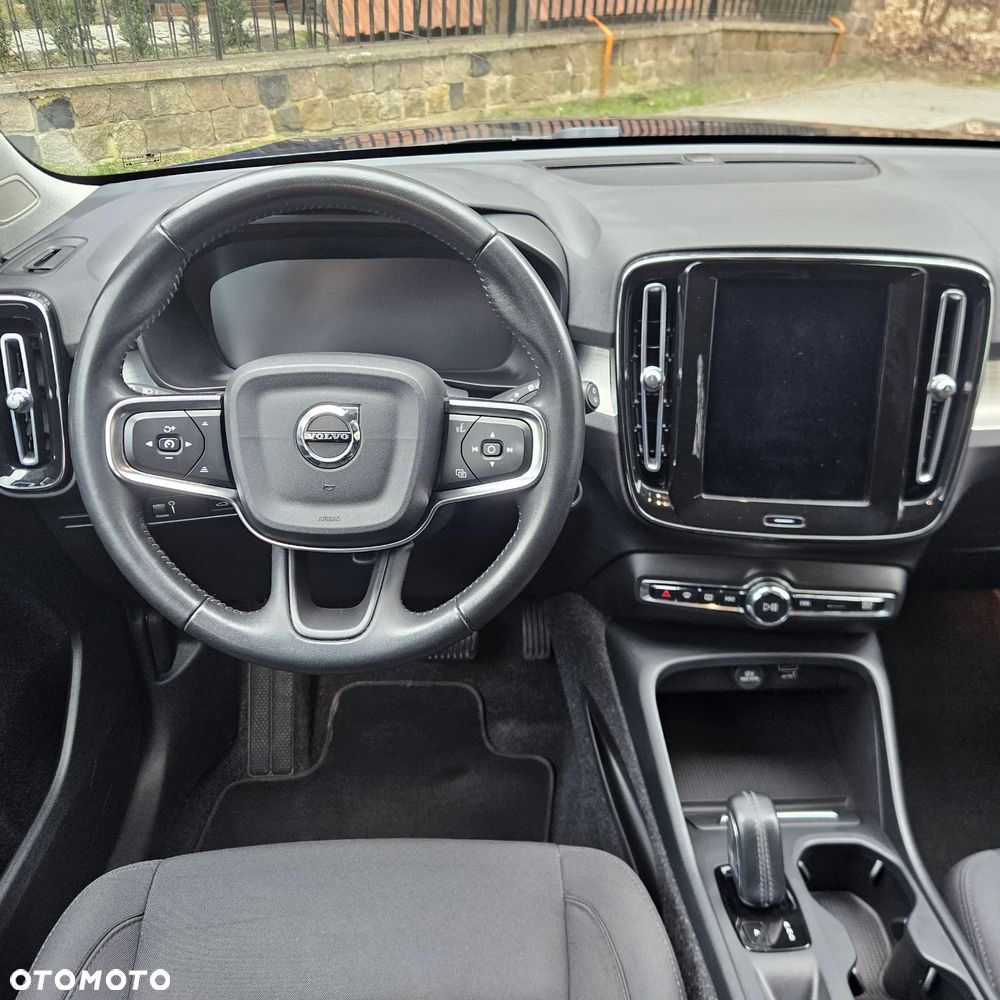 Volvo XC 40 B4 B AWD DKG Momentum Pro - 24