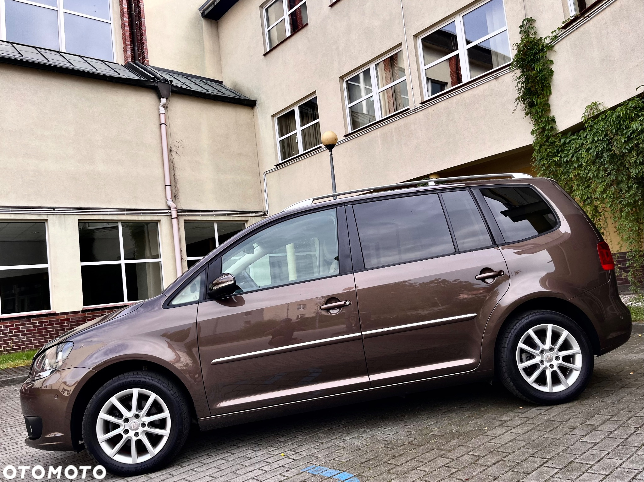 Volkswagen Touran 1.6 TDI DPF BlueMotion Technology Highline - 6