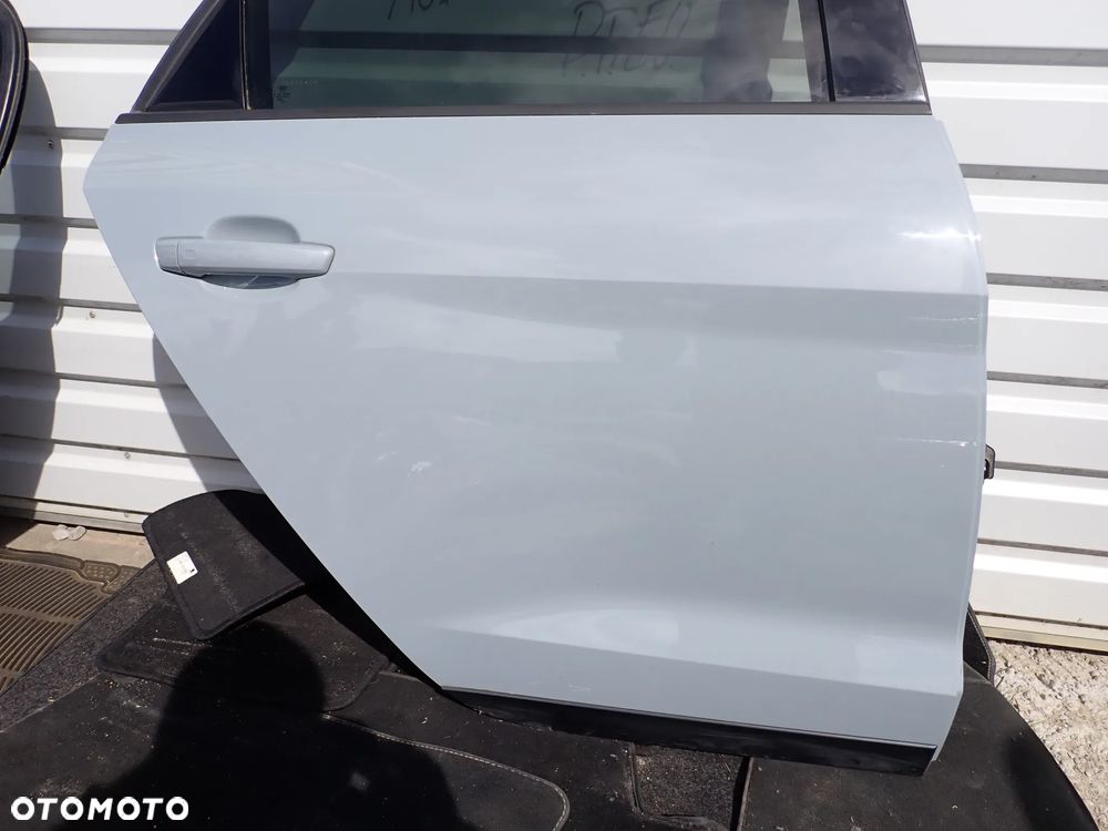 AUDI A1 82A  DRZWI PRAWE LEWE TYŁ - 4