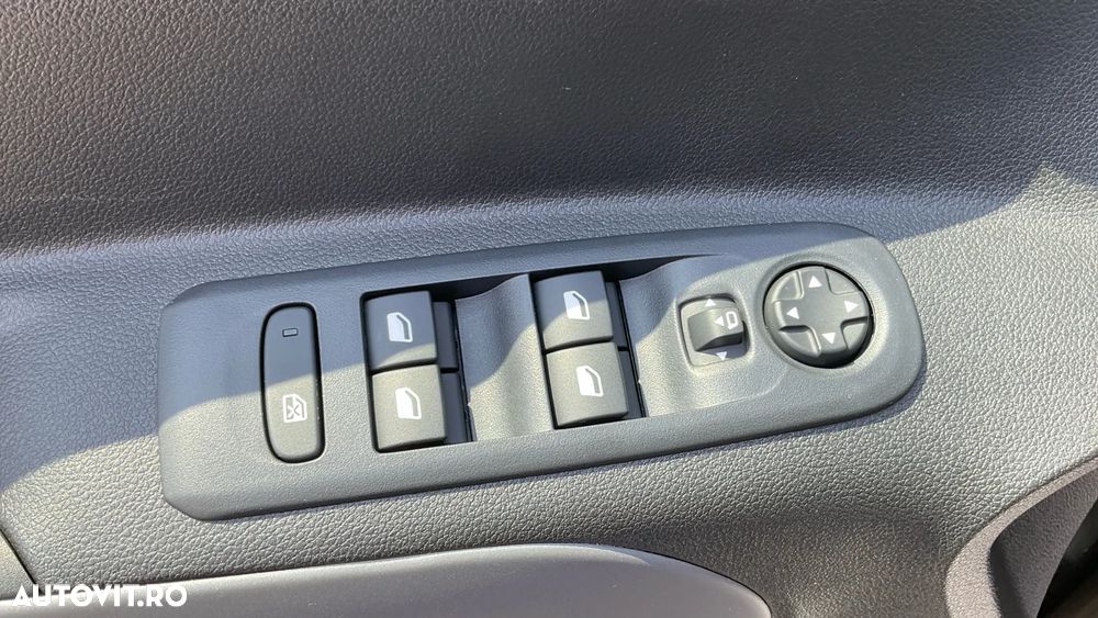 Toyota Proace 136 CP 50 kWh L2 6+1 Family+ - 33