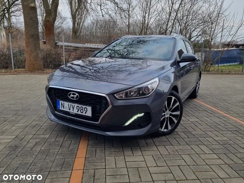 Hyundai i30 Fastback 1.6 CRDI Premium DCT - 1