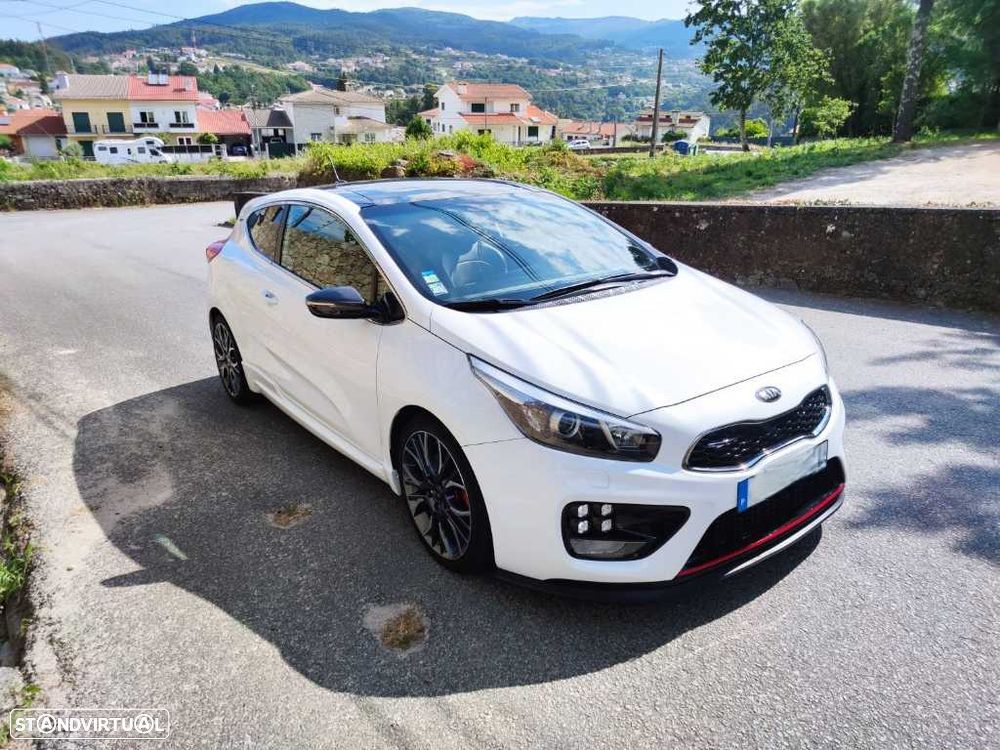 Kia Ceed S Coupé 1.6 T-GDi GT Top - 1