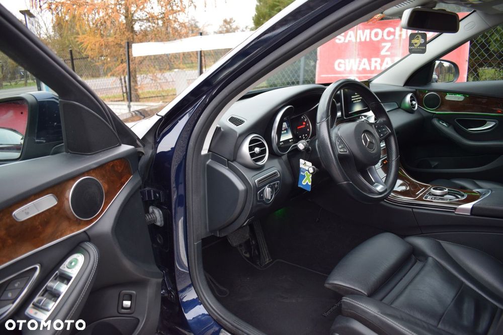 Mercedes-Benz Klasa C 400 4Matic 9G-TRONIC Exclusive - 8