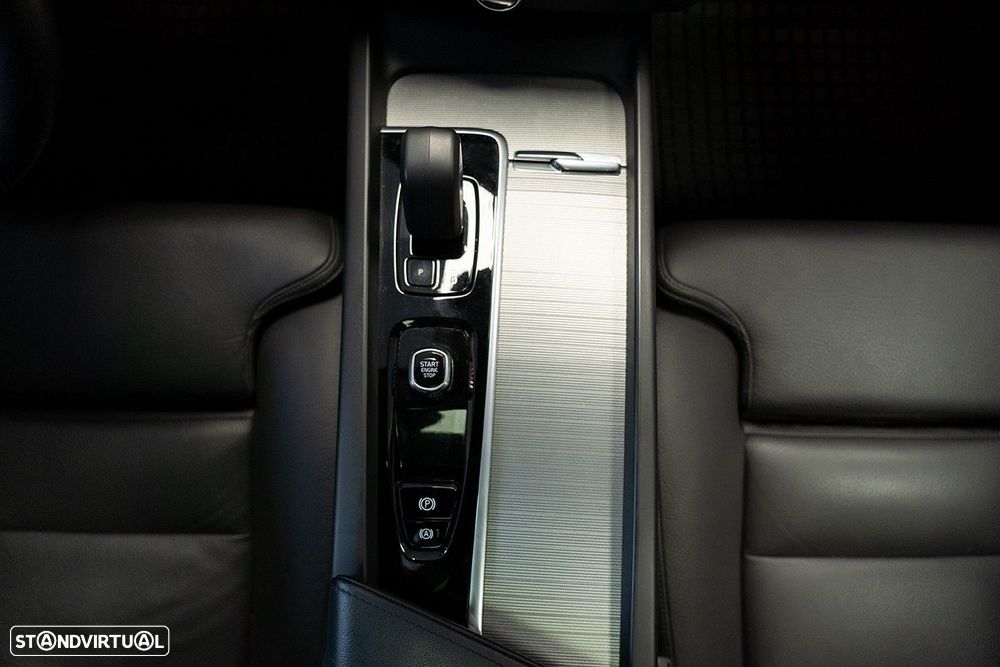 Volvo XC 60 2.0 T6 PHEV Plus Dark AWD - 41