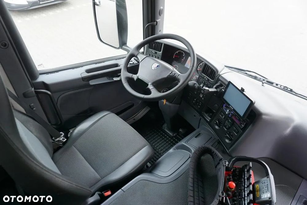 Scania / P 420 / 8 X 4 / TRIDEM / SKRZYNIOWY + HDS / PALFINGER PK 26002 / WYS. 12 M / DŁ. 8 M - 14