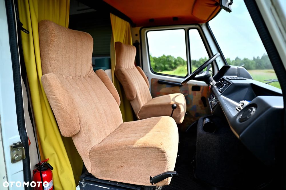 Mercedes-Benz 409D - 13