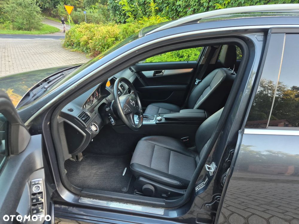 Mercedes-Benz Klasa C 220 CDI DPF Automatik BlueEFFICIENCY Avantgarde - 33