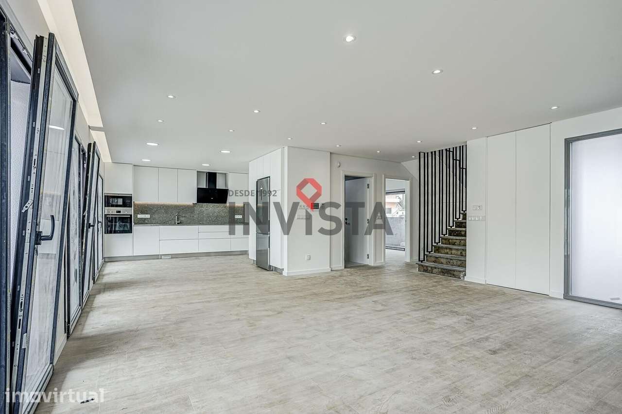 Moradia nova com 3 suites e com arquitectura moderna - Grande imagem: 2/34