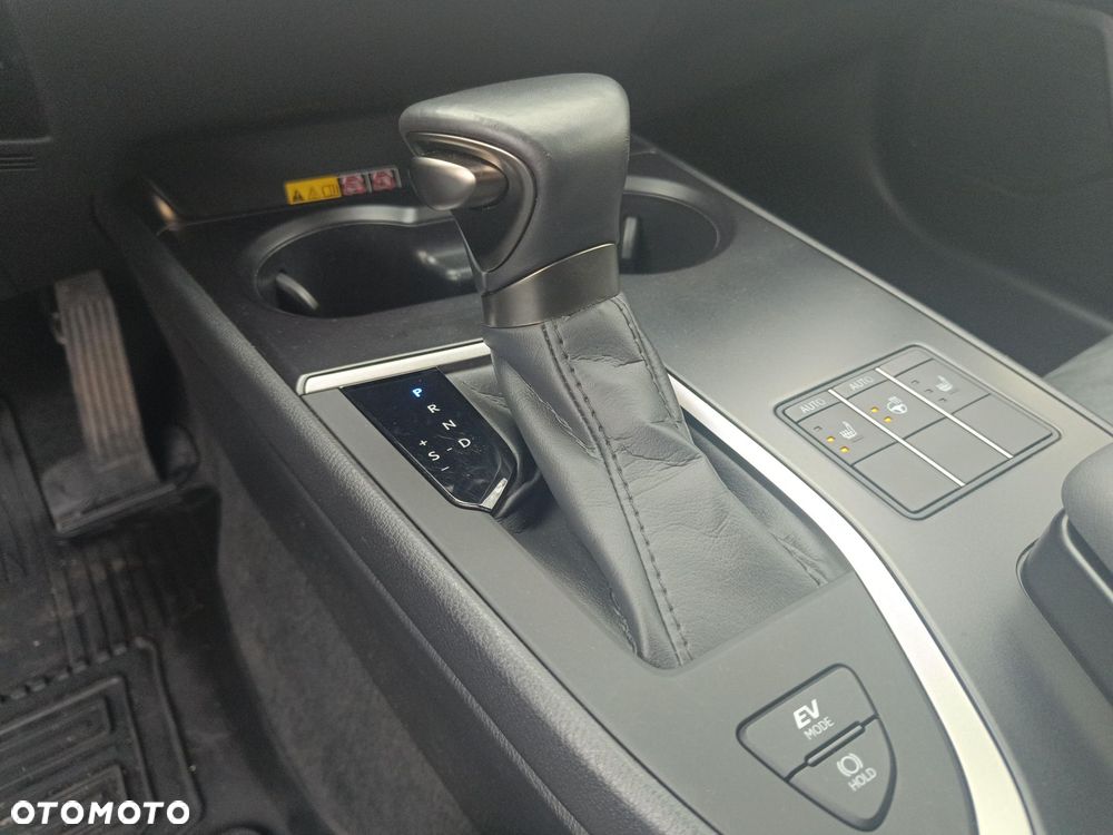 Lexus UX 250h GPF Business 2WD - 25