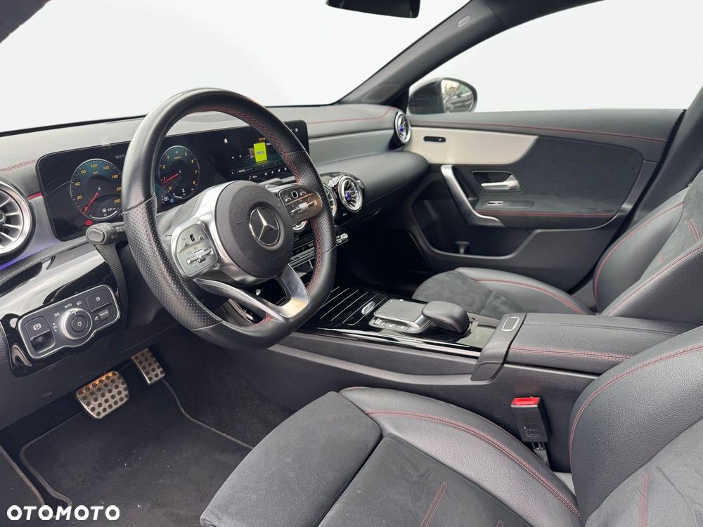 Mercedes-Benz CLA - 12