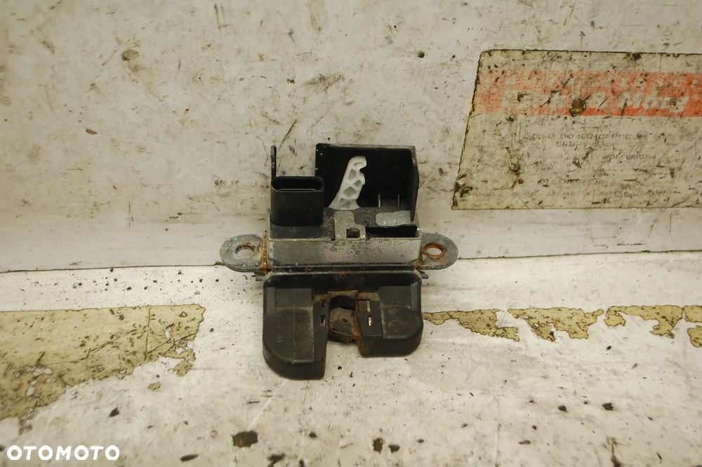 ZAMEK KLAPY BAGAŻNIKA TYŁ TYLNY 1P0827505A SEAT LEON II ALTEA TOLEDO III 5P0827505C 5P5827505 1K6827505E VW GOLF V PASSAT B6 - 11
