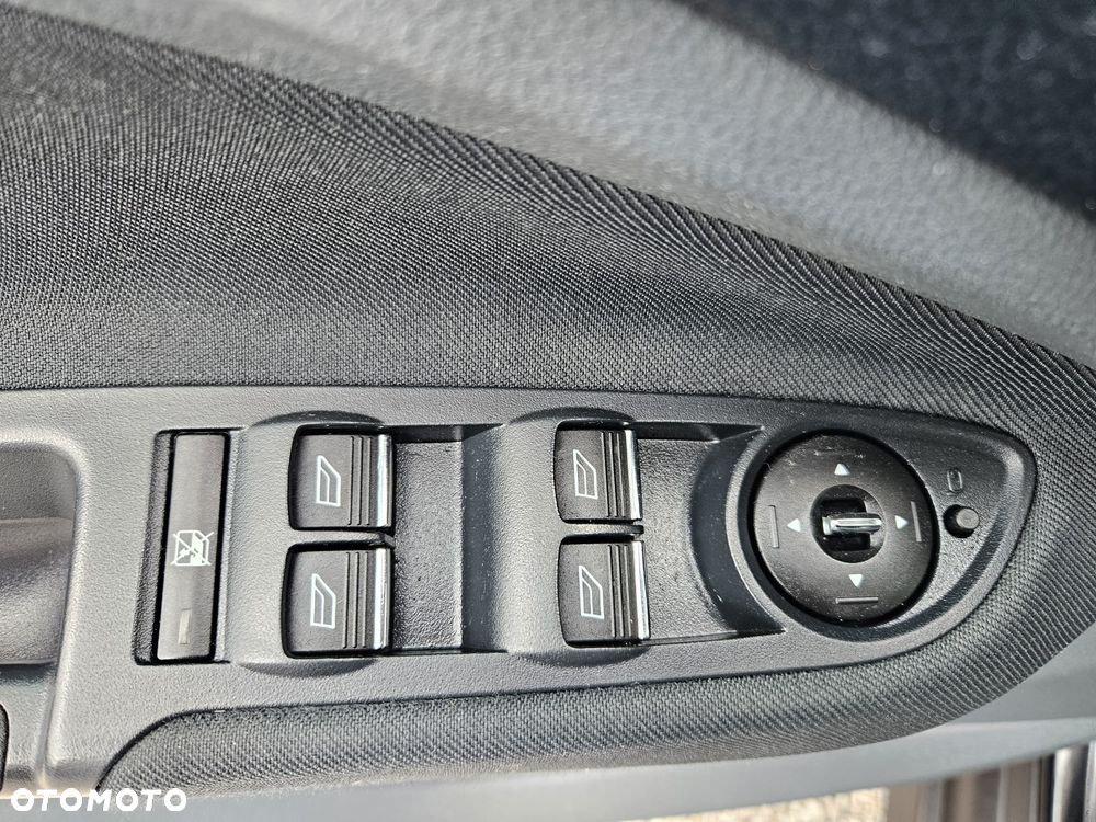 Ford C-MAX 1.6 Ti-VCT Champions Edition - 29