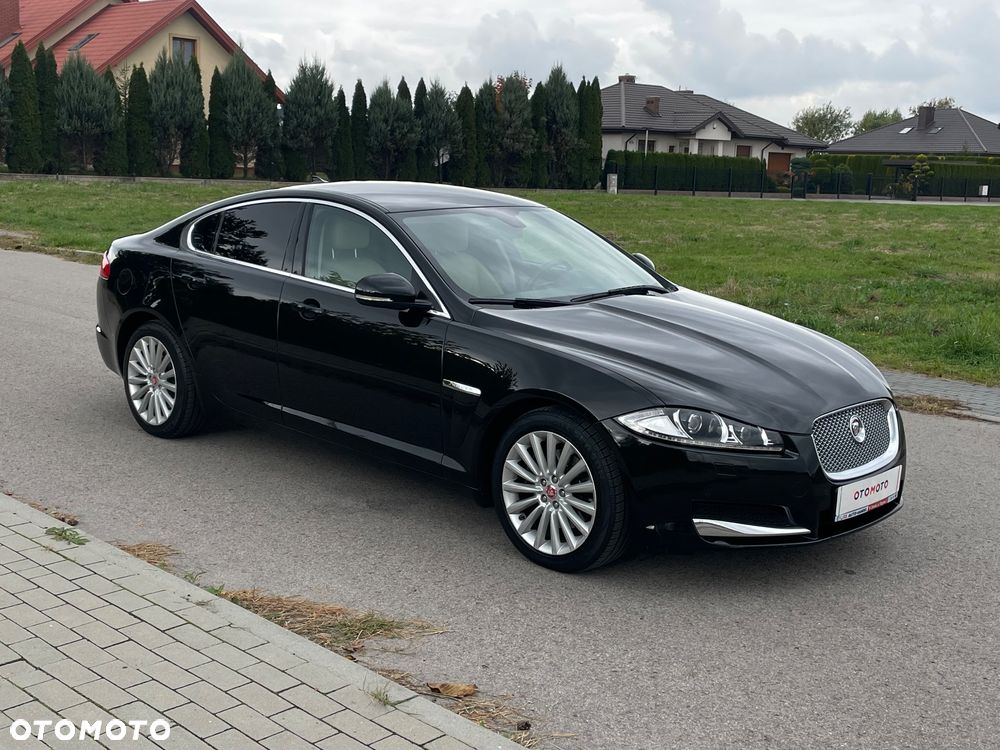 Jaguar XF 2.2 D Premium Luxury - 33