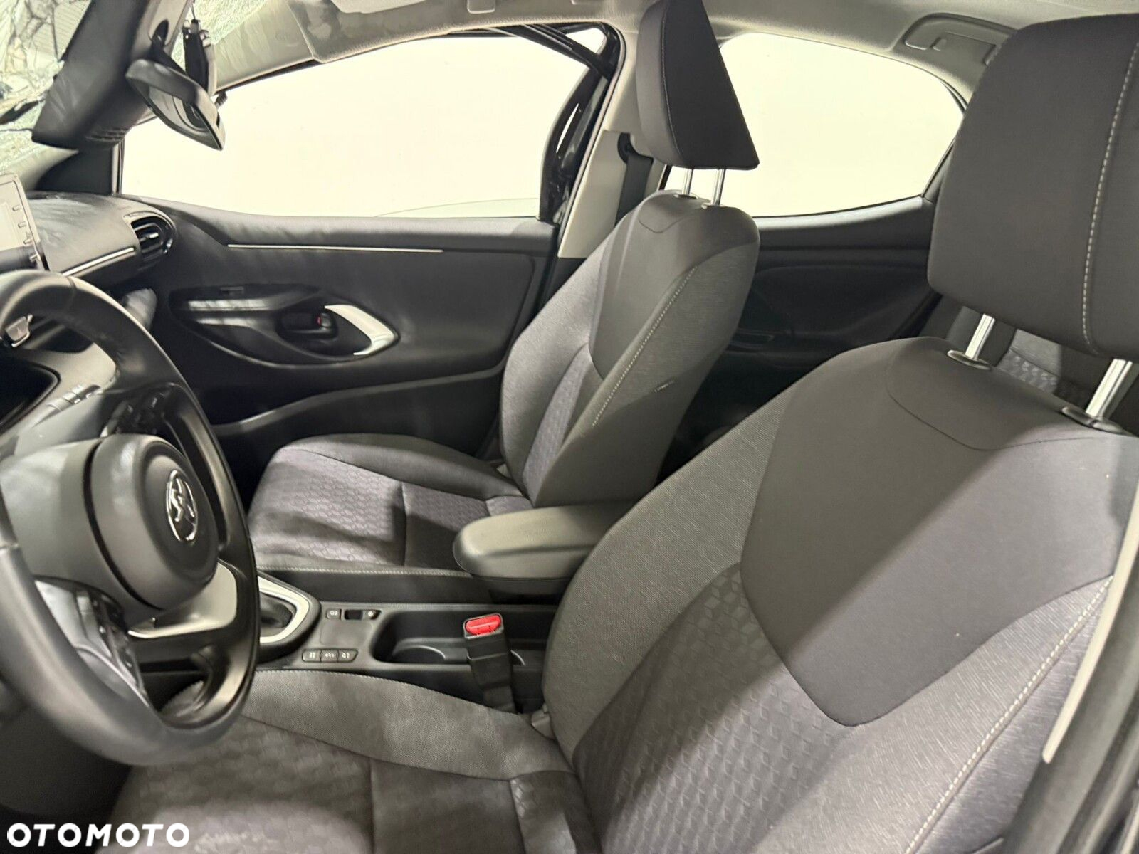 Toyota Yaris - 32