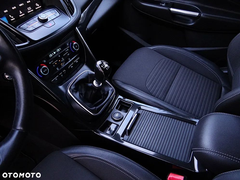 Ford Kuga 1.5 EcoBoost 2x4 Titanium - 32