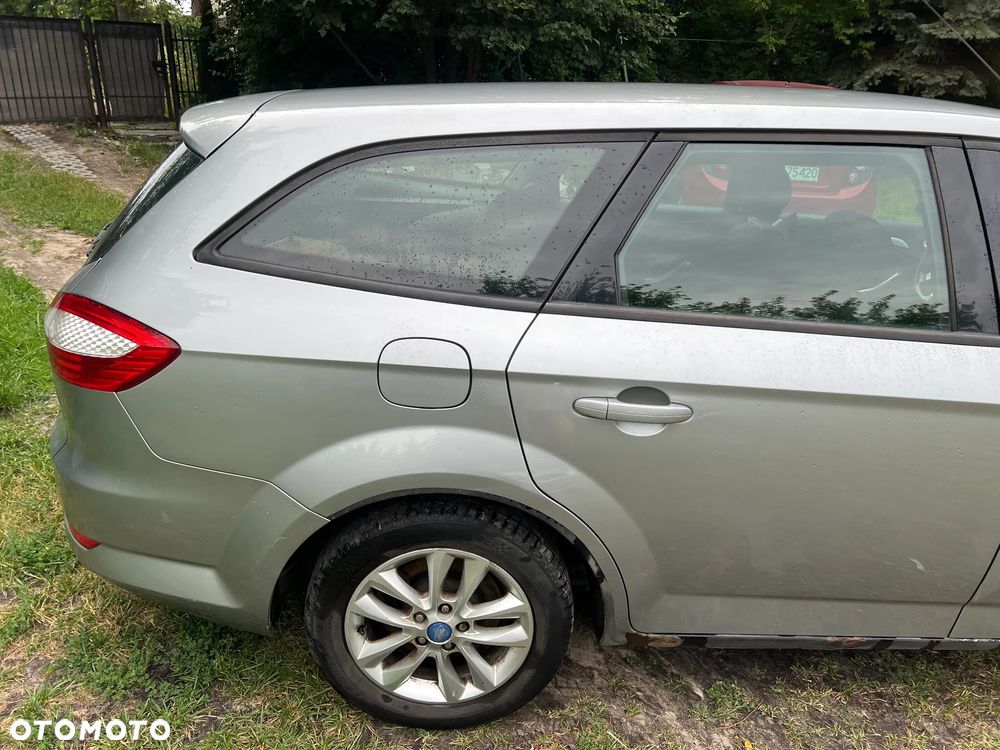 Ford Mondeo 2.5 Ghia - 8