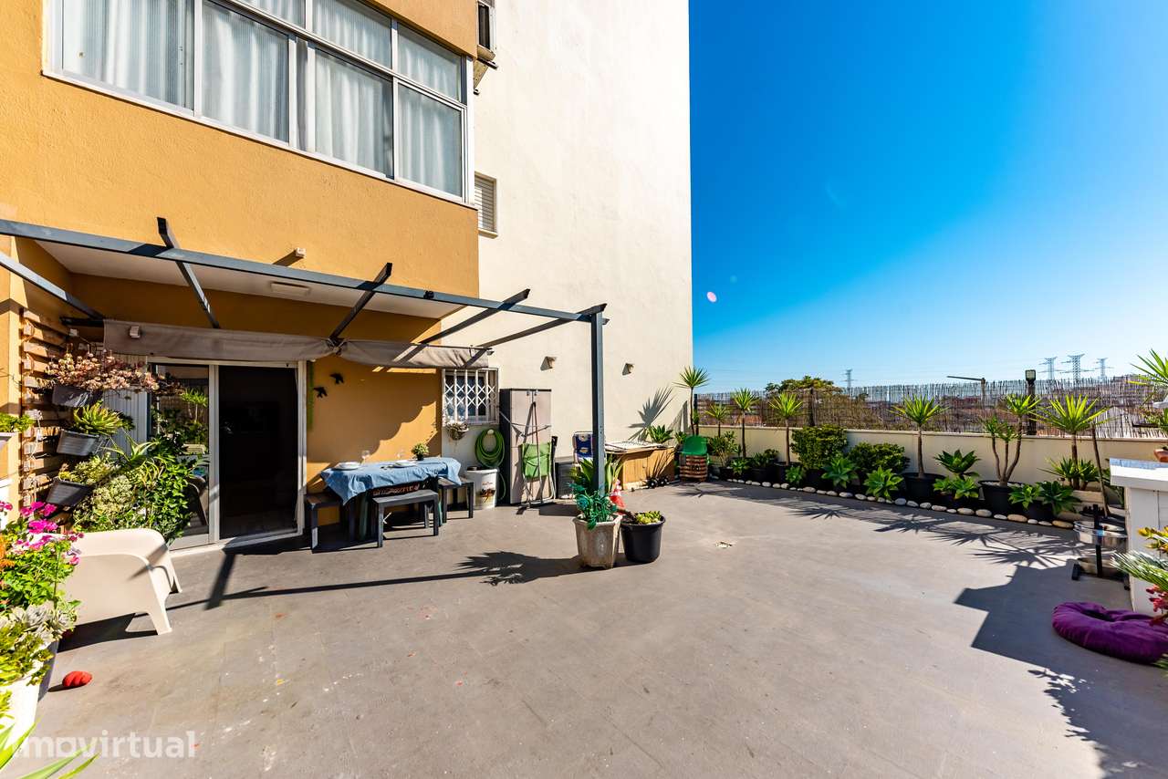 T2 Remodelado Odivelas | Terraço e Garagem - Grande imagem: 2/25