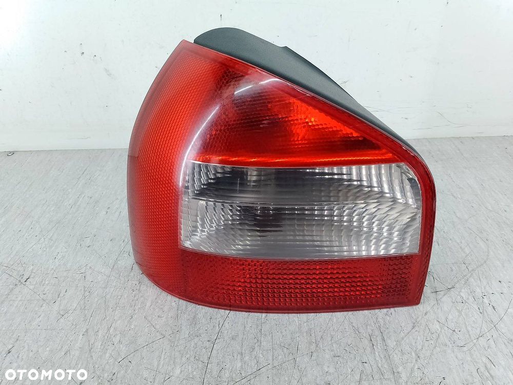 LAMPA TYLNA LEWA AUDI A3 8L 8L0945095B 1.9 TDI - 1