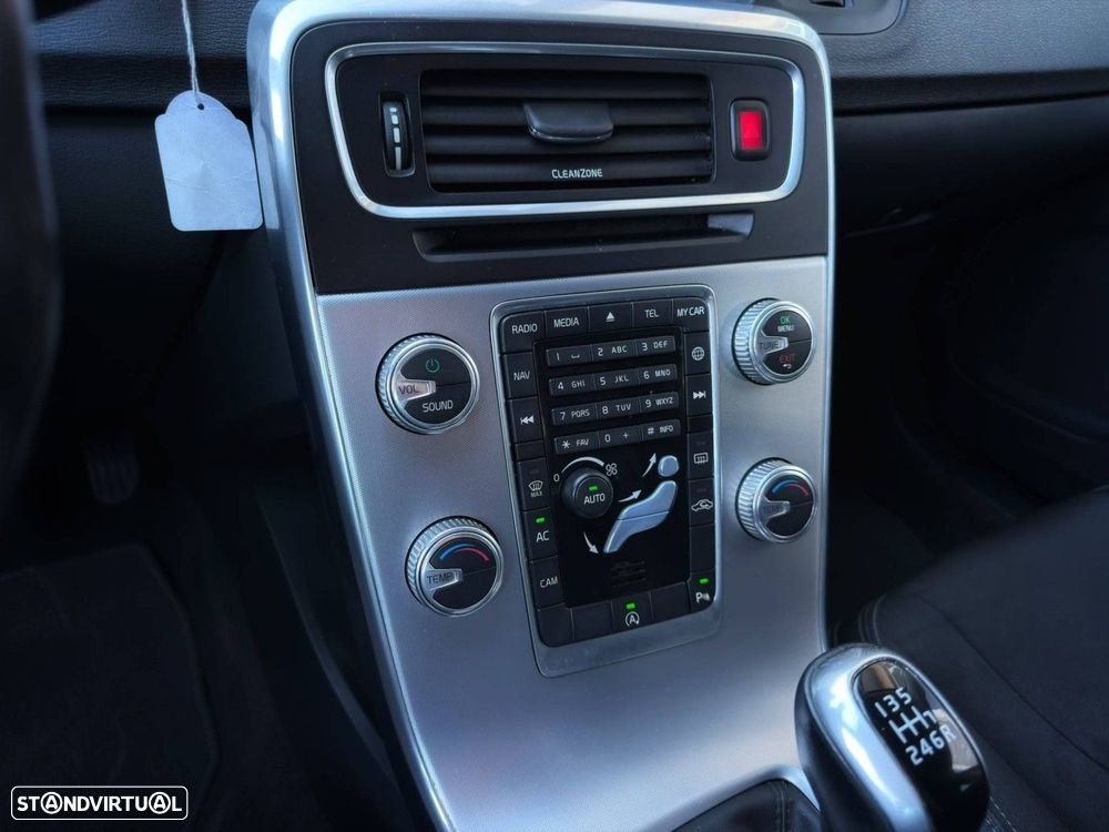 Volvo V60 2.0 D2 Momentum Drive - 21