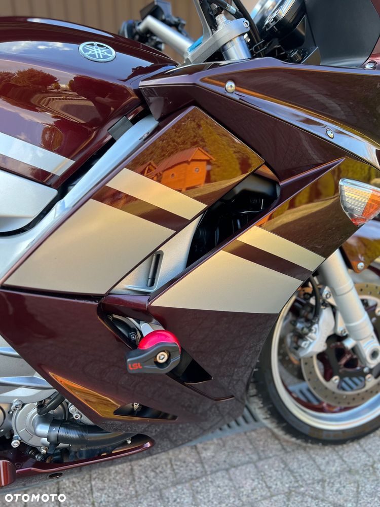 Yamaha FJR - 13