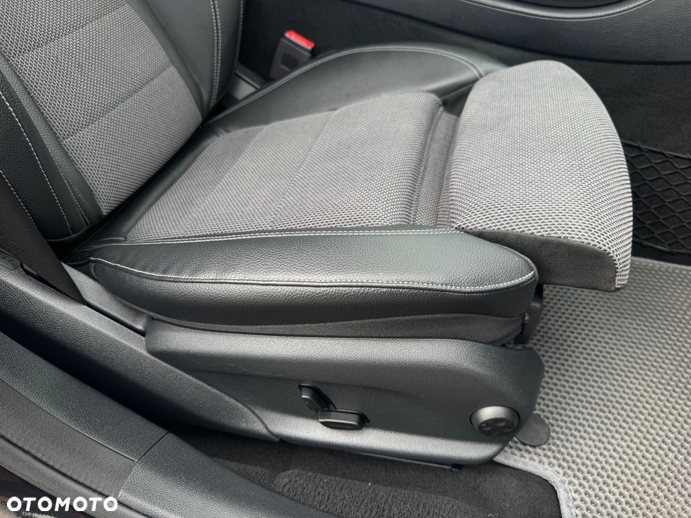 Mercedes-Benz Klasa E 220 d Business Edition 9G-TRONIC - 29
