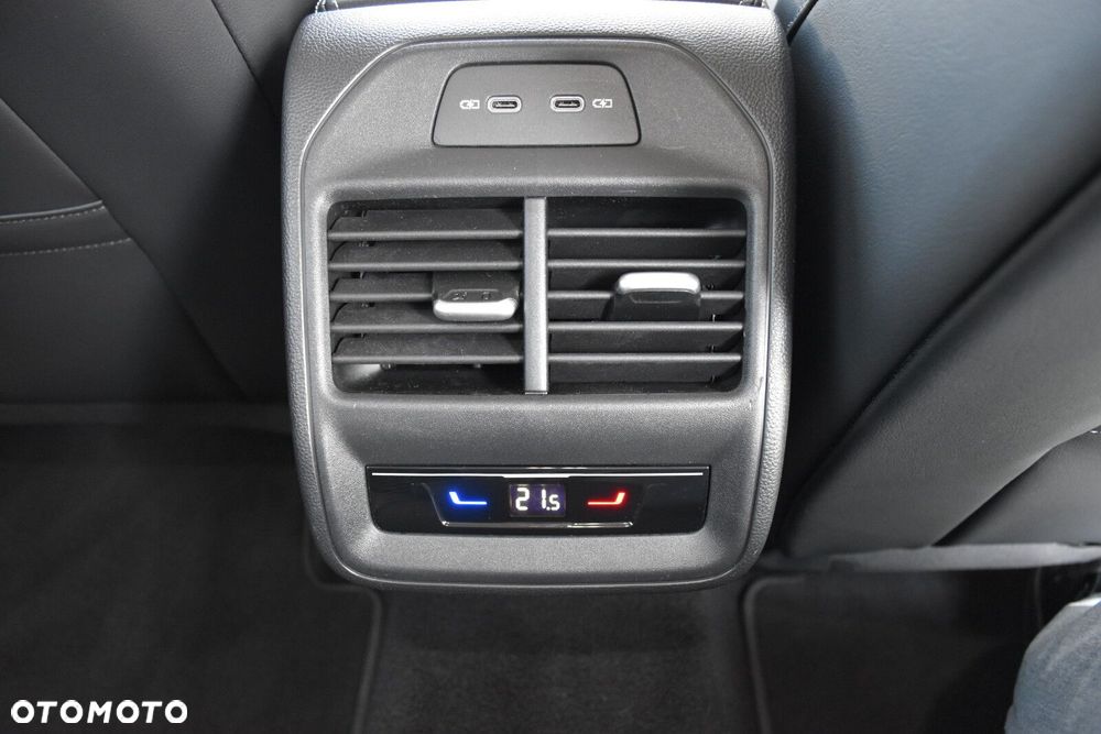Volkswagen Passat - 33