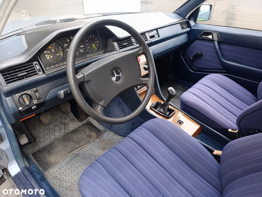 Mercedes-Benz W124 (1984-1993) - 28