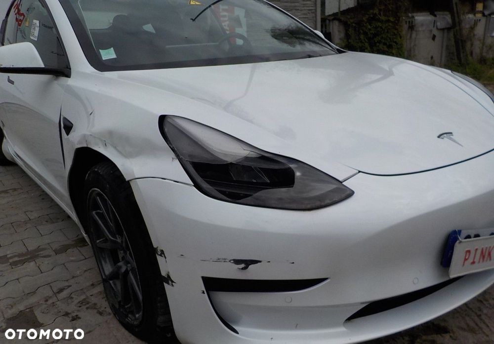 Tesla Model 3 - 3