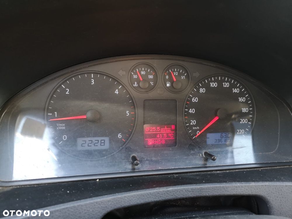 Volkswagen Caravelle - 11