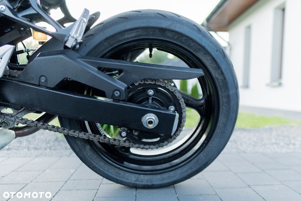 Suzuki GSR - 30