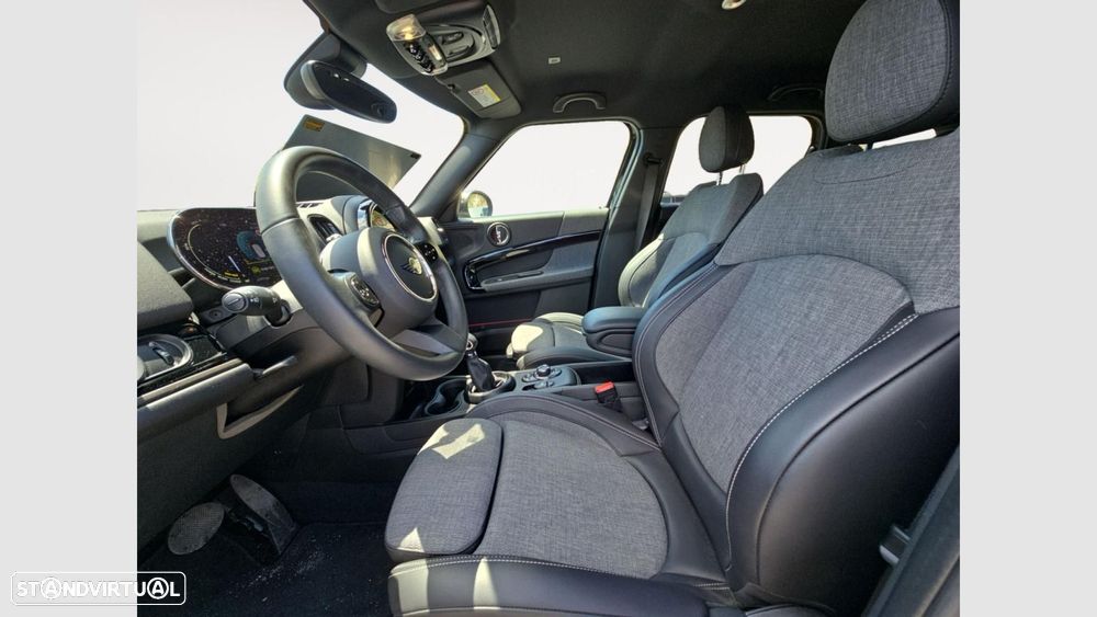 MINI Countryman Cooper SE Premium Classic Auto - 3