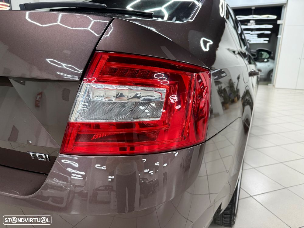 Skoda Octavia 1.6 TDI Sportline - 6