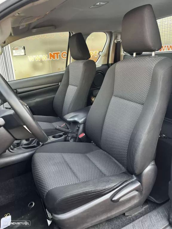Toyota hilux 2.4 d-4d CE 4X4 3lug - 3