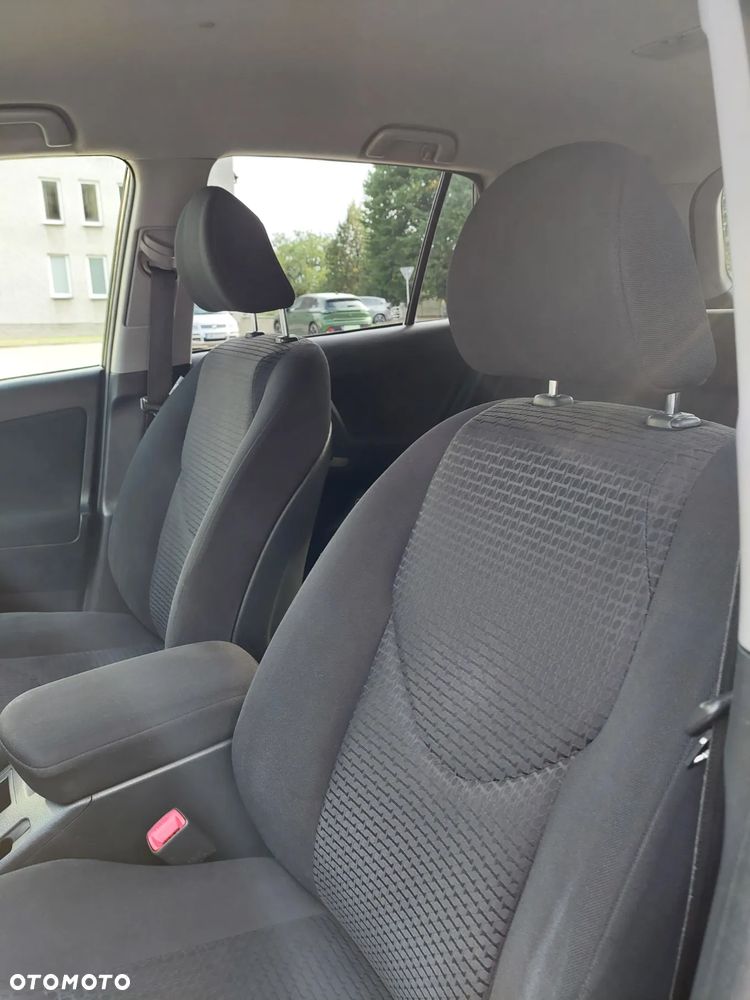 Toyota RAV4 - 11