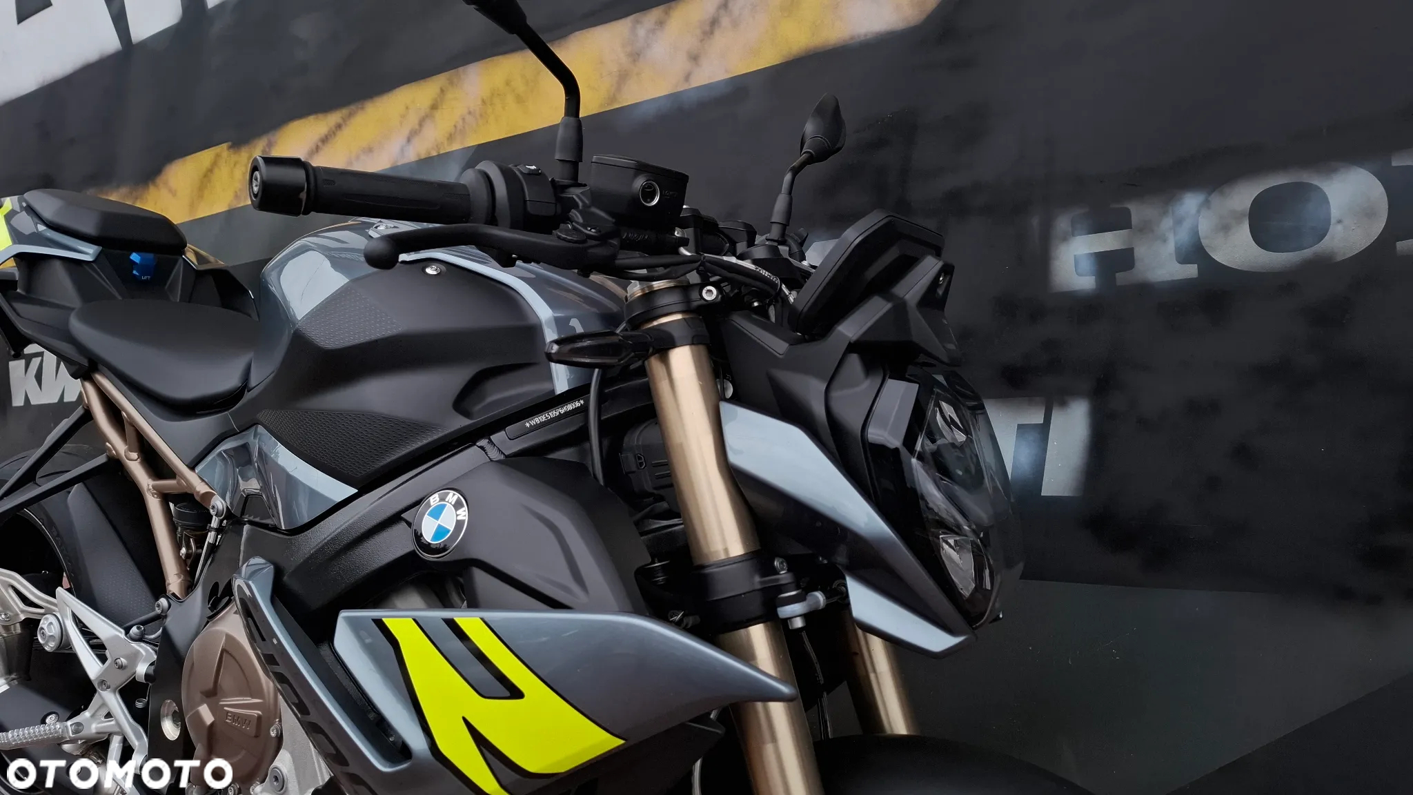 BMW S - 5