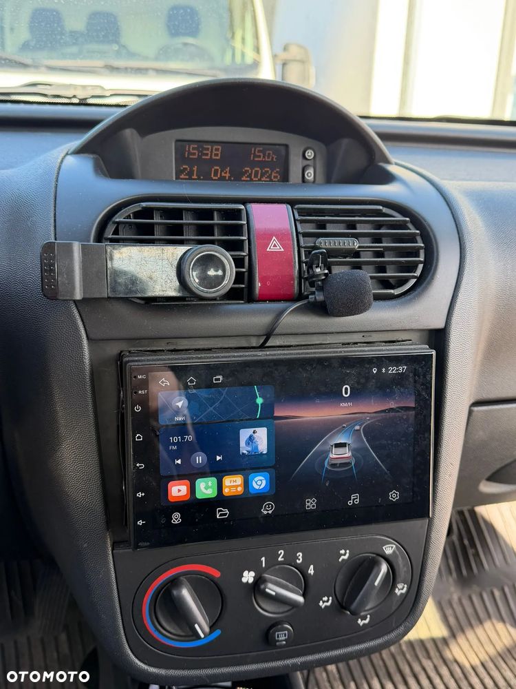 Opel Corsa 1.2 16V Comfort Easytronic - 3