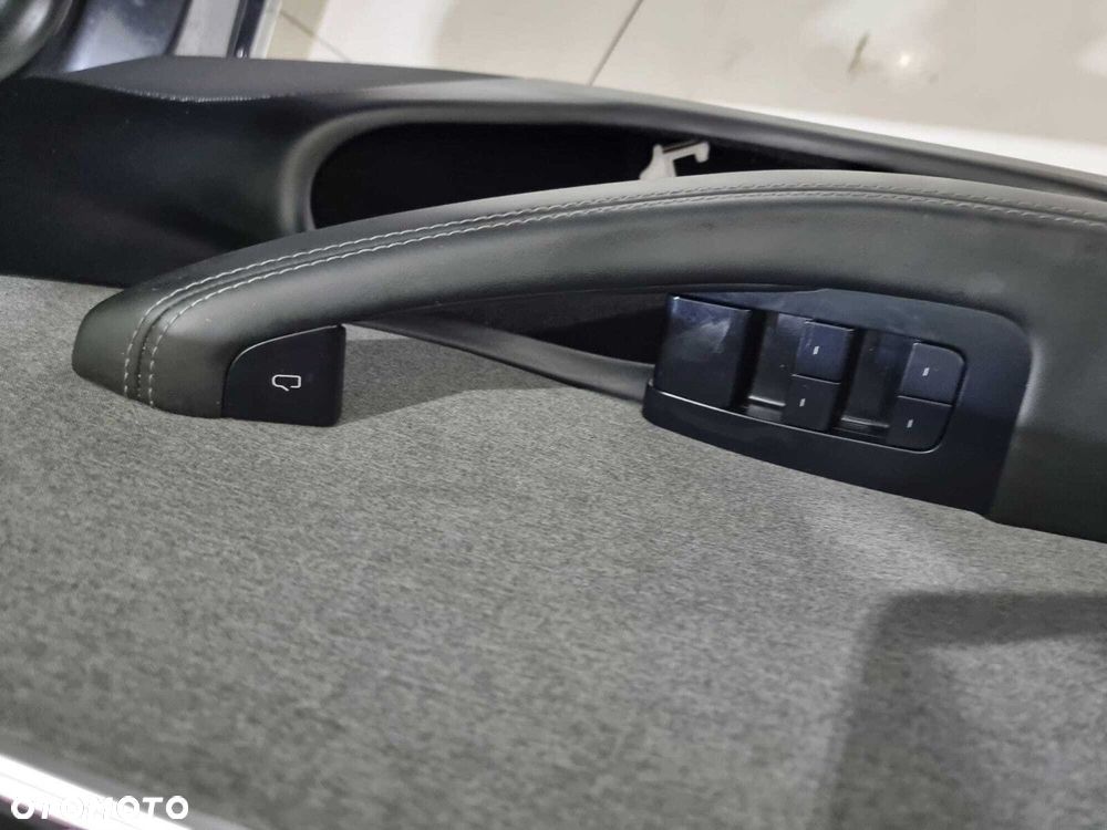 Tesla Model 3 - 21