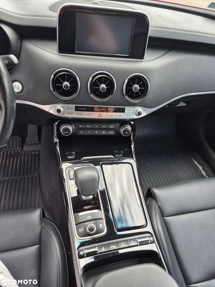 Kia Stinger 2.0 T-GDI L - 10