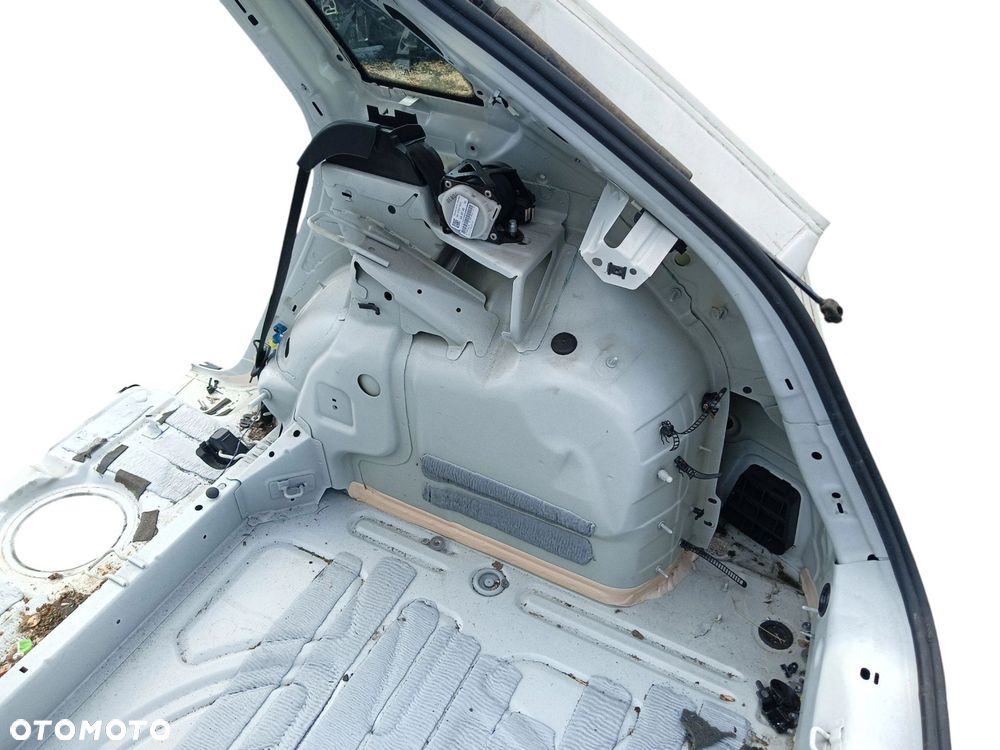 BŁOTNIK PRAWY TYŁ AUDI Q3 I 8U (2011-2014) 2.0 TDI 140KM - 2