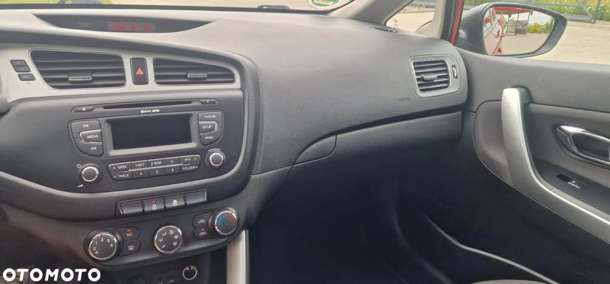 Kia Ceed - 11