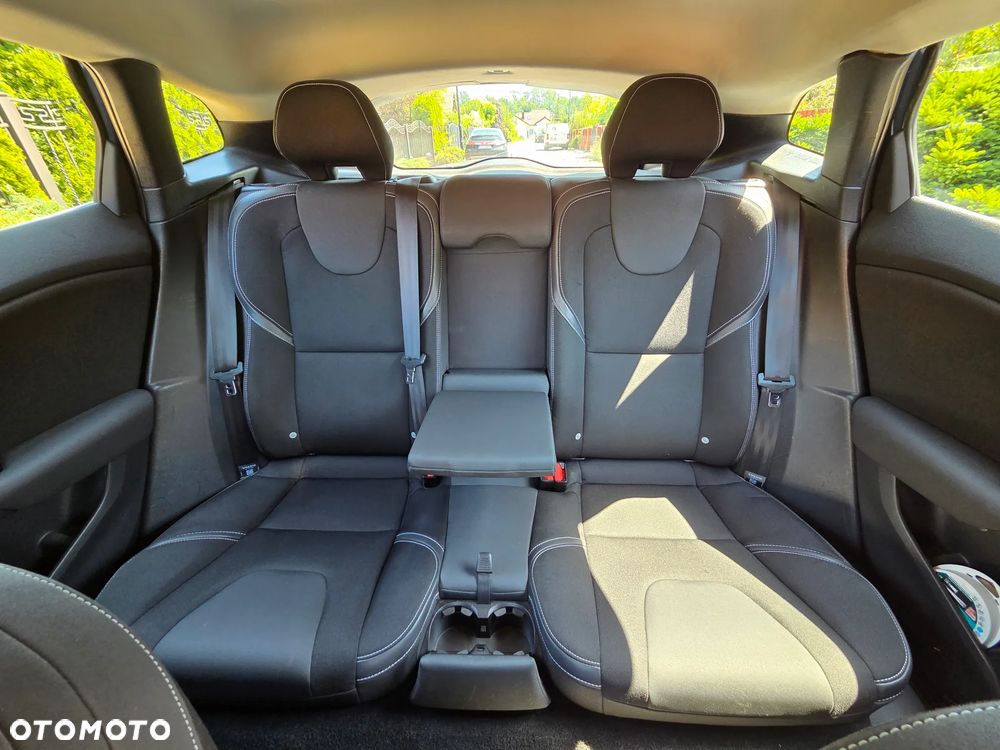 Volvo V40 D4 Drive-E Momentum - 36