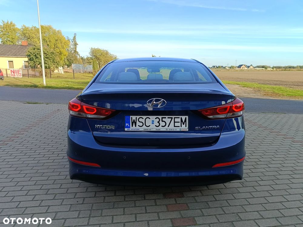 Hyundai Elantra - 11