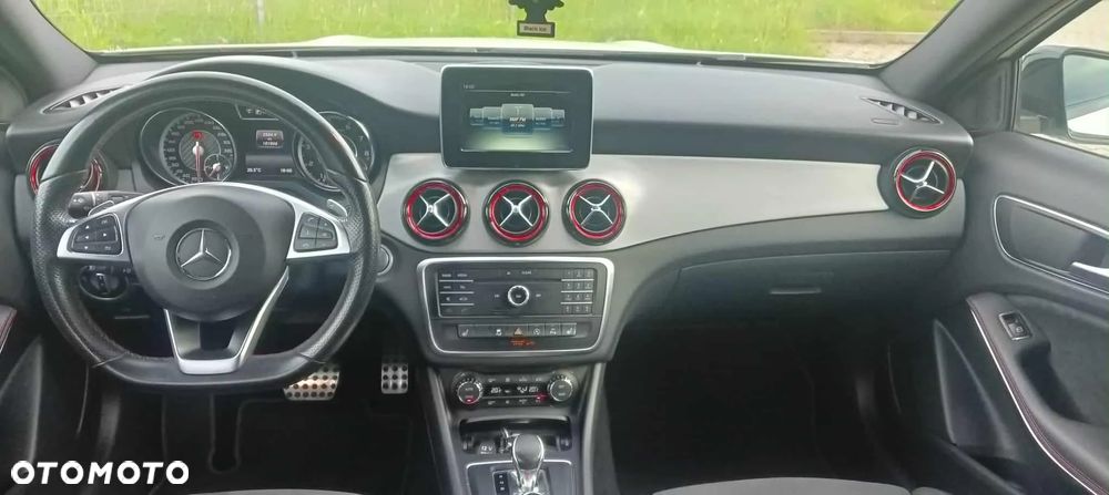 Mercedes-Benz GLA AMG 45 4Matic AMG Speedshift 7G-DCT - 13