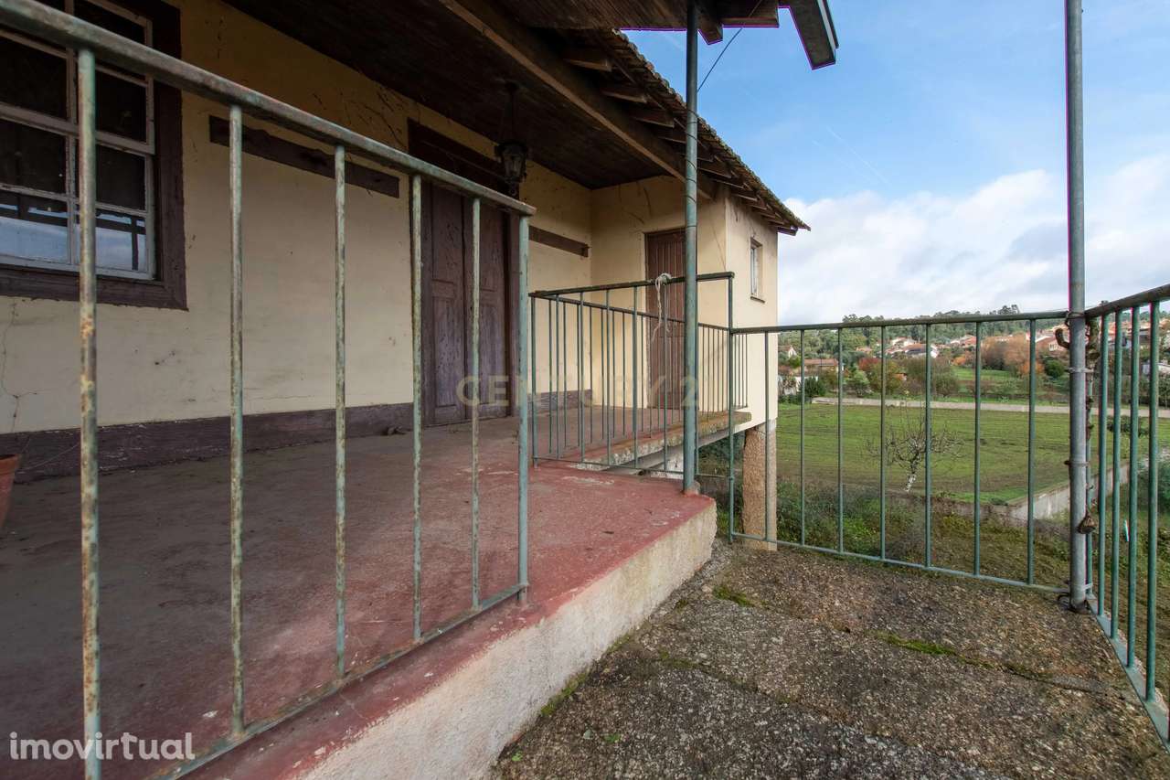 Moradia com 2 Pisos para remodelação total - Grande imagem: 3/35