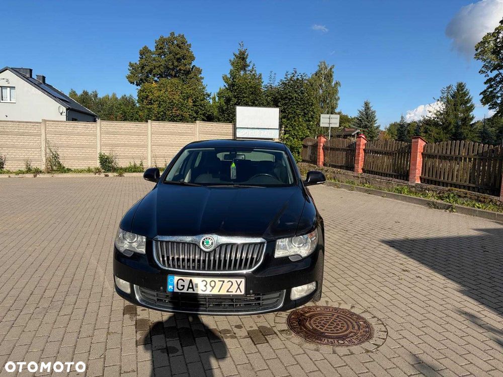 Skoda Superb 2011 photo 4