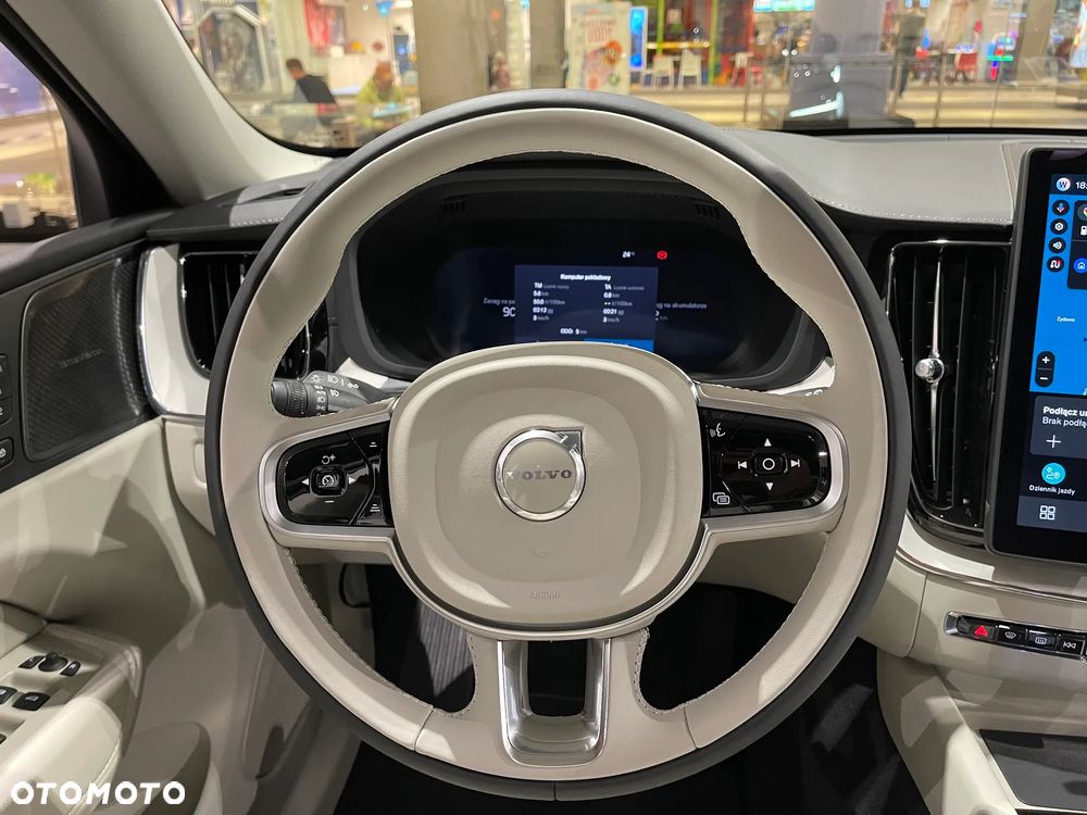 Volvo XC 60 T6 Plug-In Hybrid AWD Ultra Dark - 12