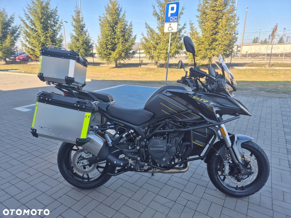 QJMOTOR SRT900S - 11