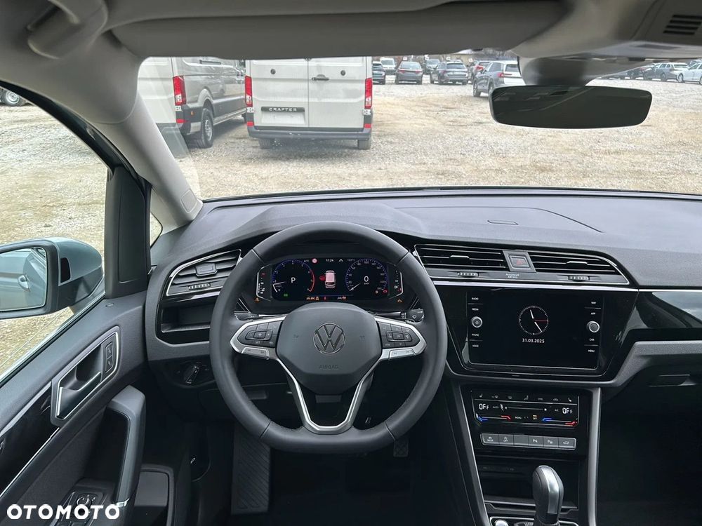 Volkswagen Touran - 14