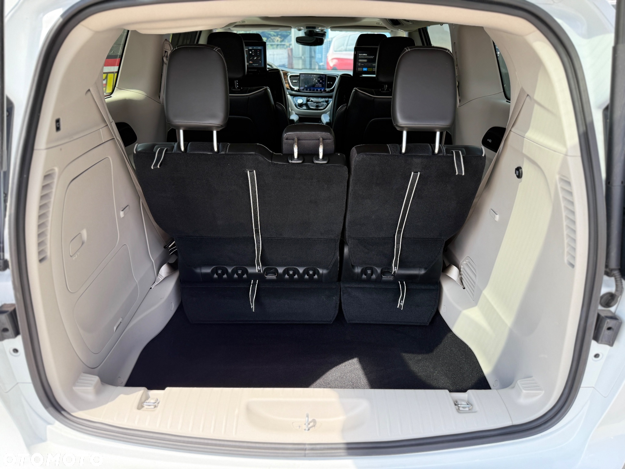 Chrysler Pacifica - 20
