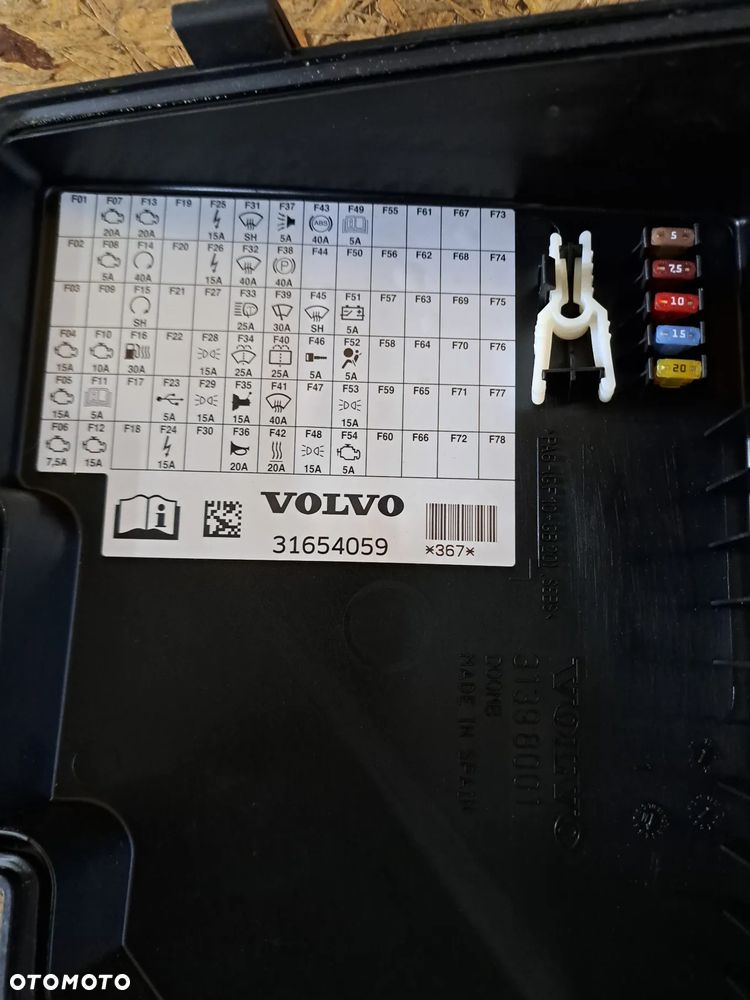 VOLVO OBUDOWA SKRZYNKI BEZPIECZNIKÓW SKRZYNKA DEKIEL 31654059 - 3